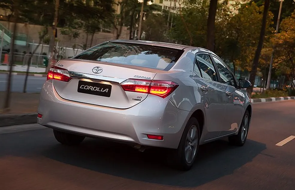 Corolla XEi 2015