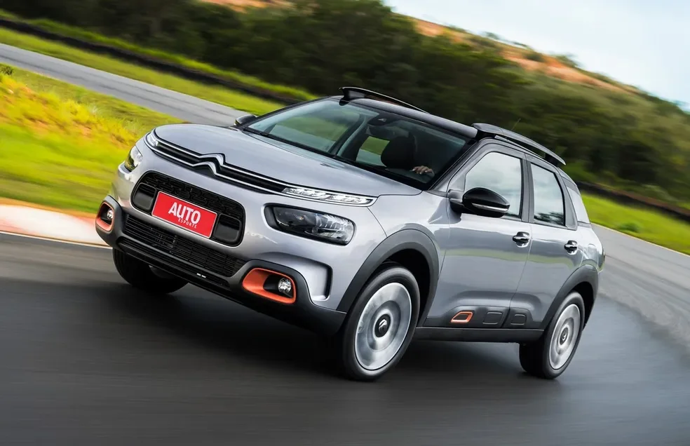 Citro&euml;n C4 Cactus em pista de corrida.