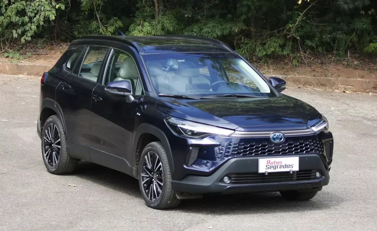 Toyota Corolla Cross XRX Hybrid 2026 na cor Azul Top&aacute;zio