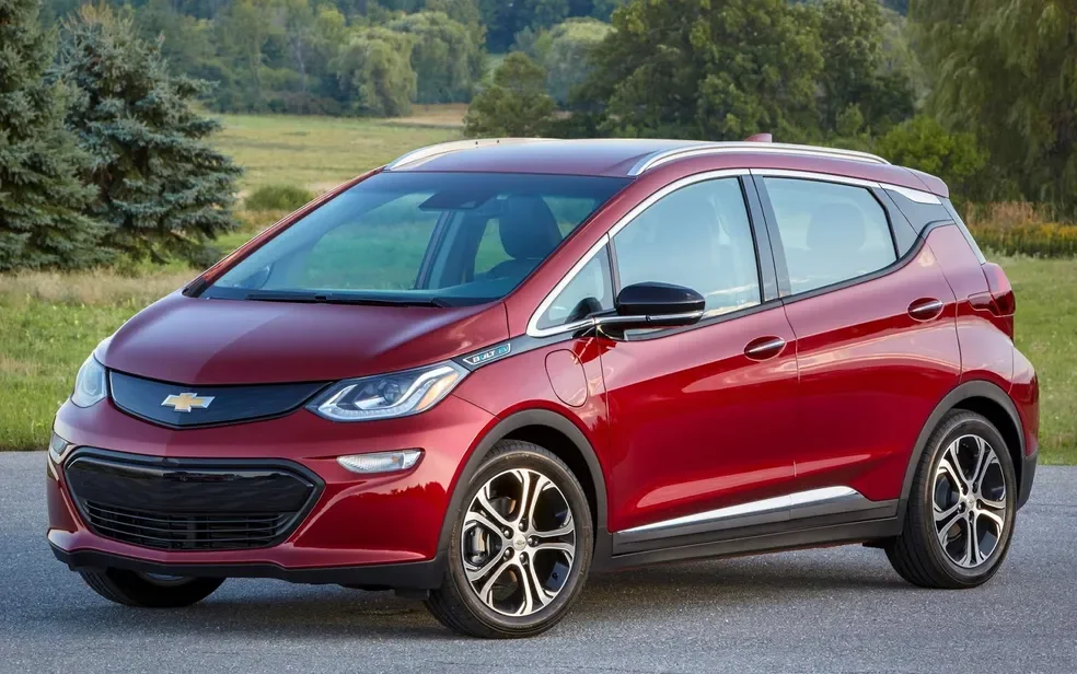 Chevrolet Bolt EV em uma paisagem rural