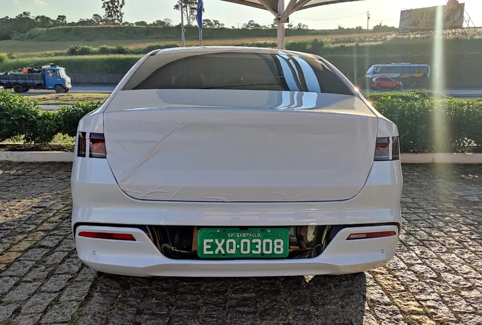 Parte traseira do BYD Qin Plus em exposição.