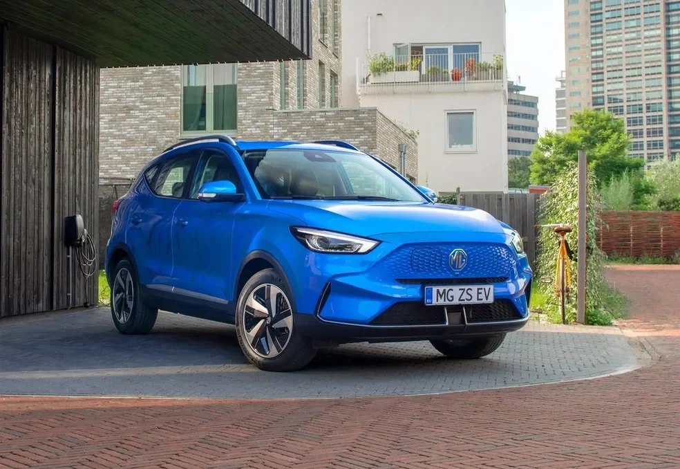 Imagem de destaque de um carro el&eacute;trico MG ZS EV 2022.