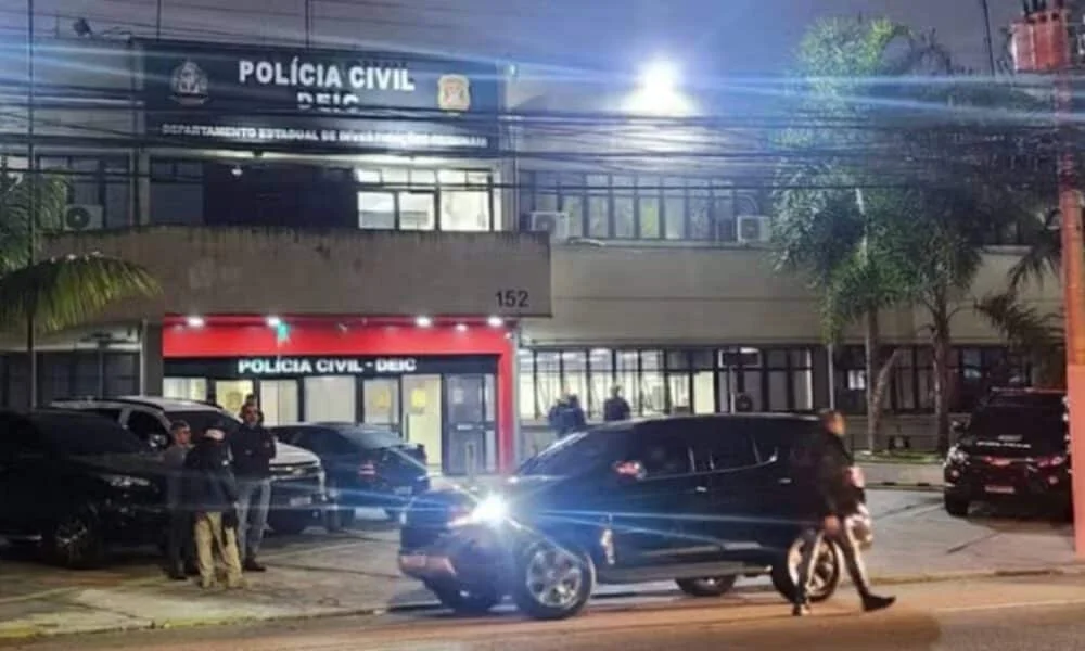 Fachada do Departamento Estadual de Investigações Criminais da Polícia Civil de São Paulo.
