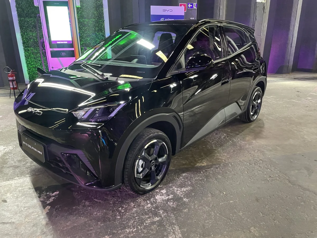 BYD Dolphin Mini em exibi&ccedil;&atilde;o