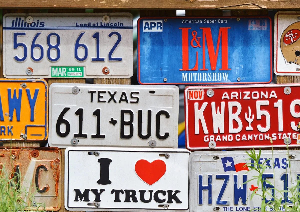 Placas de carro dos Estados Unidos.