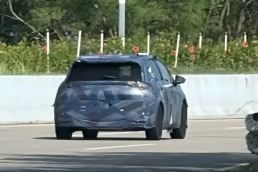 Prot&oacute;tipo BYD Dolphin 2027 camuflado