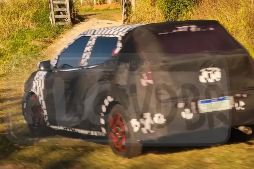 Hyundai HB20 em flagra durante teste.