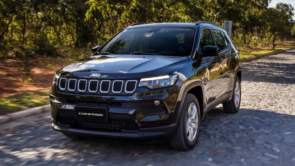 Jeep Compass Sport na estrada