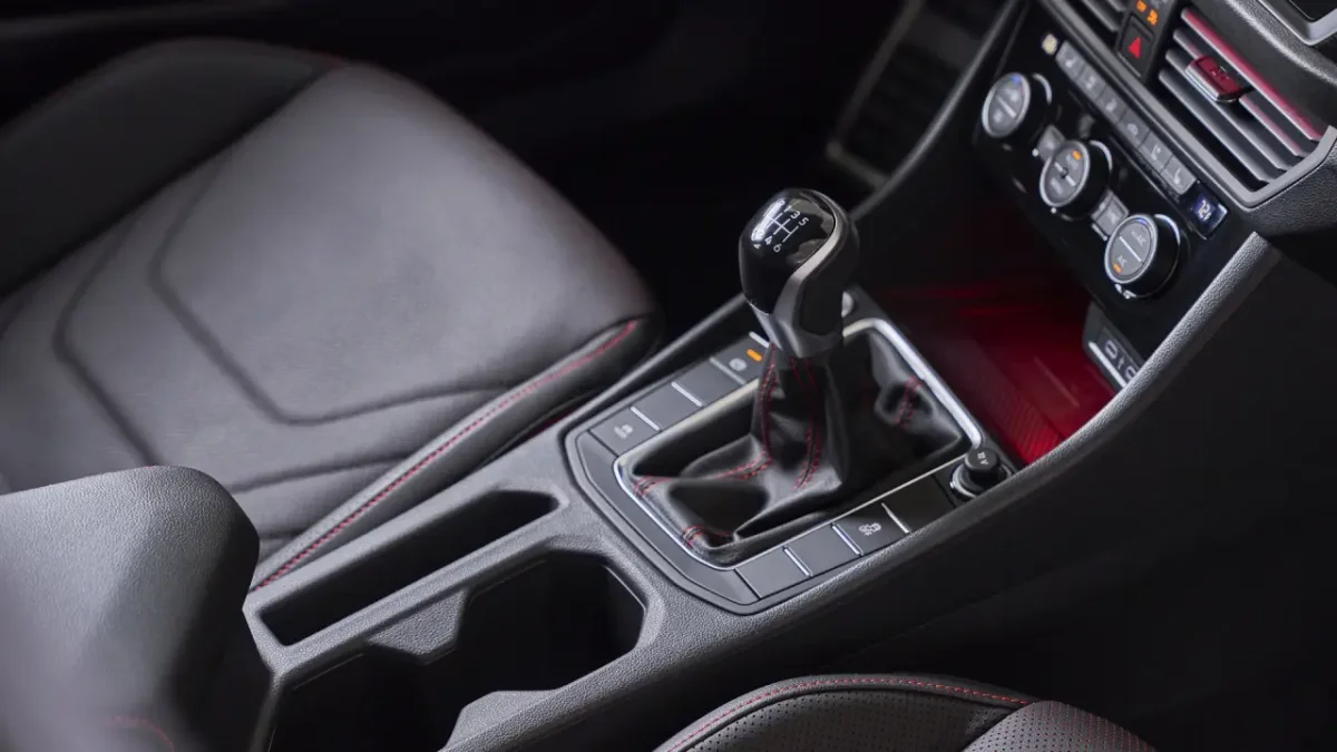 Interior do VW Jetta 2022, detalhes do painel de instrumentos.