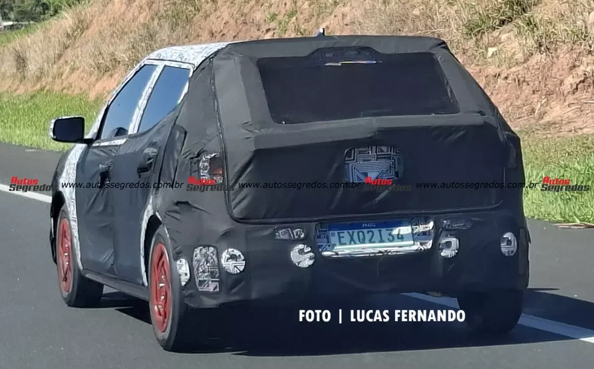 Novo Hyundai HB20 2027 em pista de testes