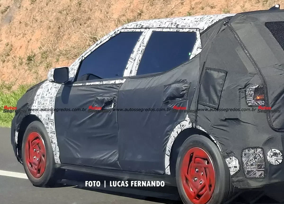 Traseira do Hyundai HB20 camuflada em detalhes
