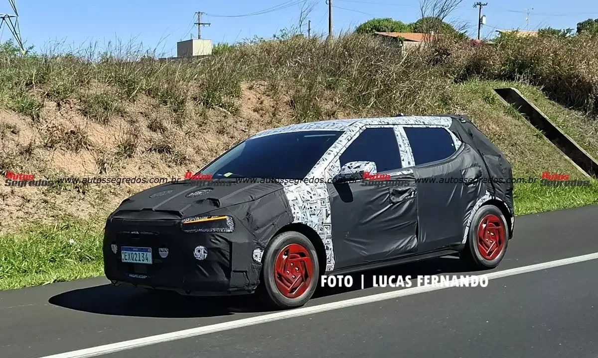 Lateral do novo Hyundai HB20 2027 camuflado