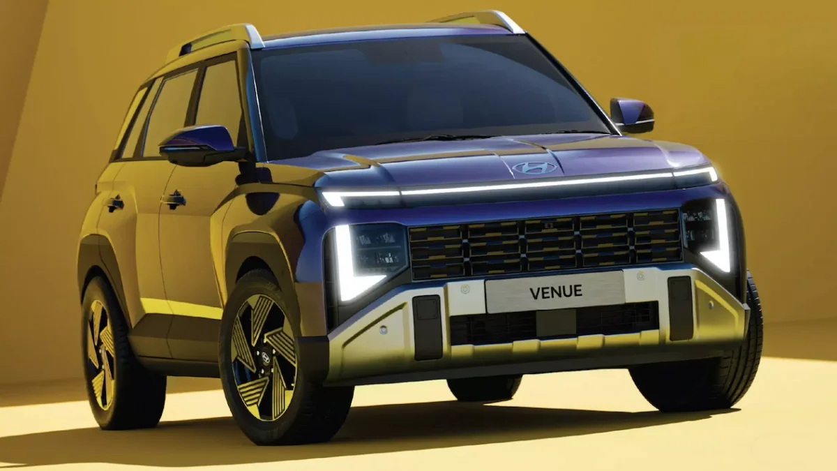 Hyundai Venue em ambiente desértico