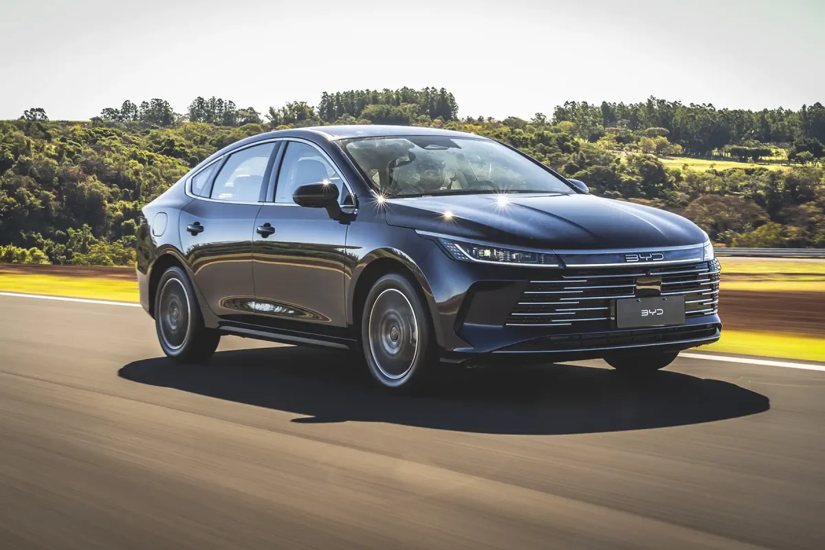 BYD King GS em uma pista de corrida