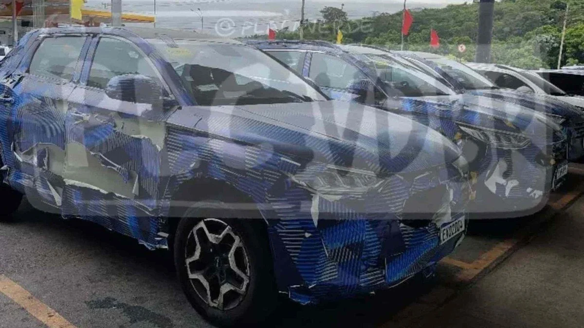 Picape BYD camuflada em testes na estrada
