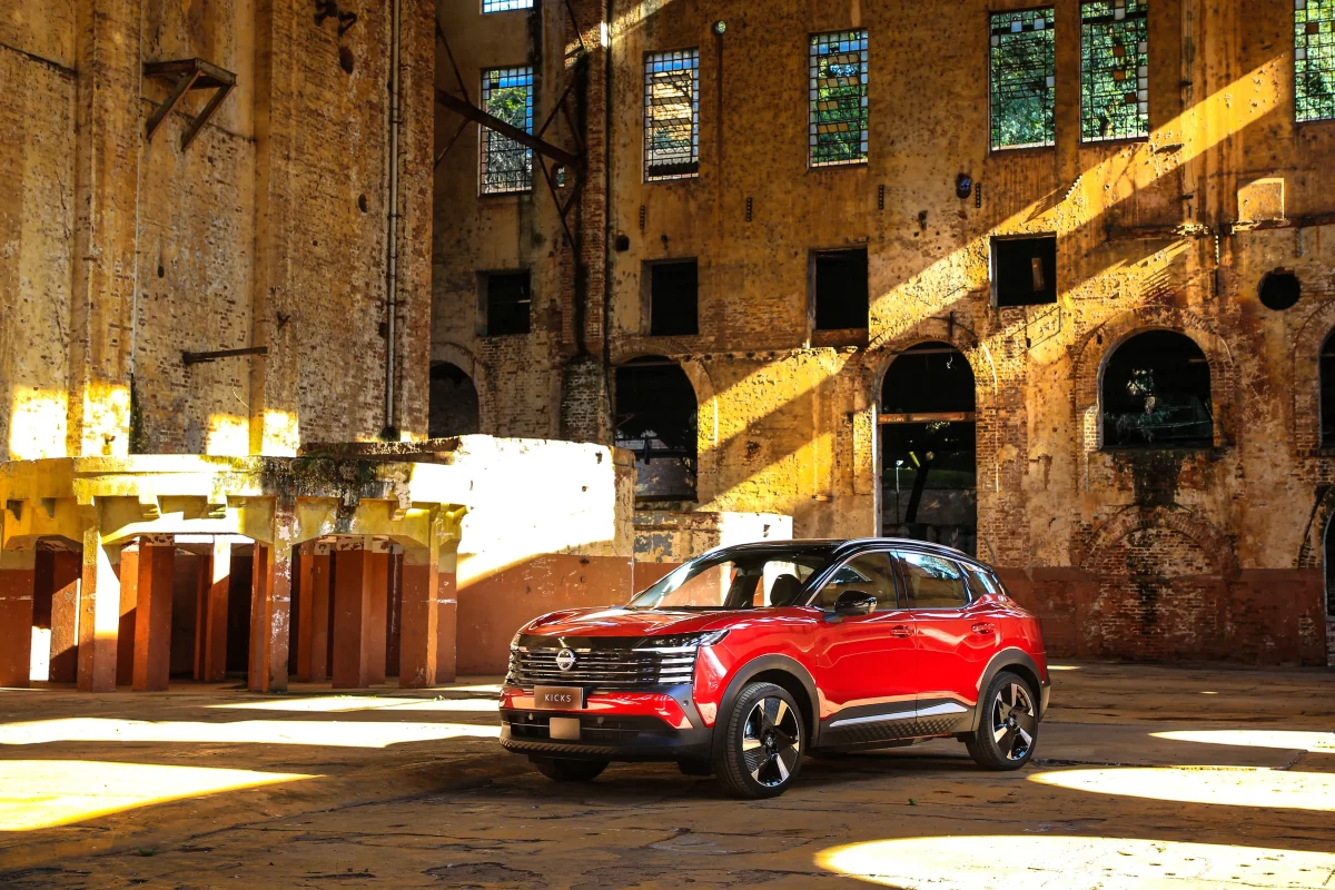 Nissan Kicks 2026 em ambiente urbano