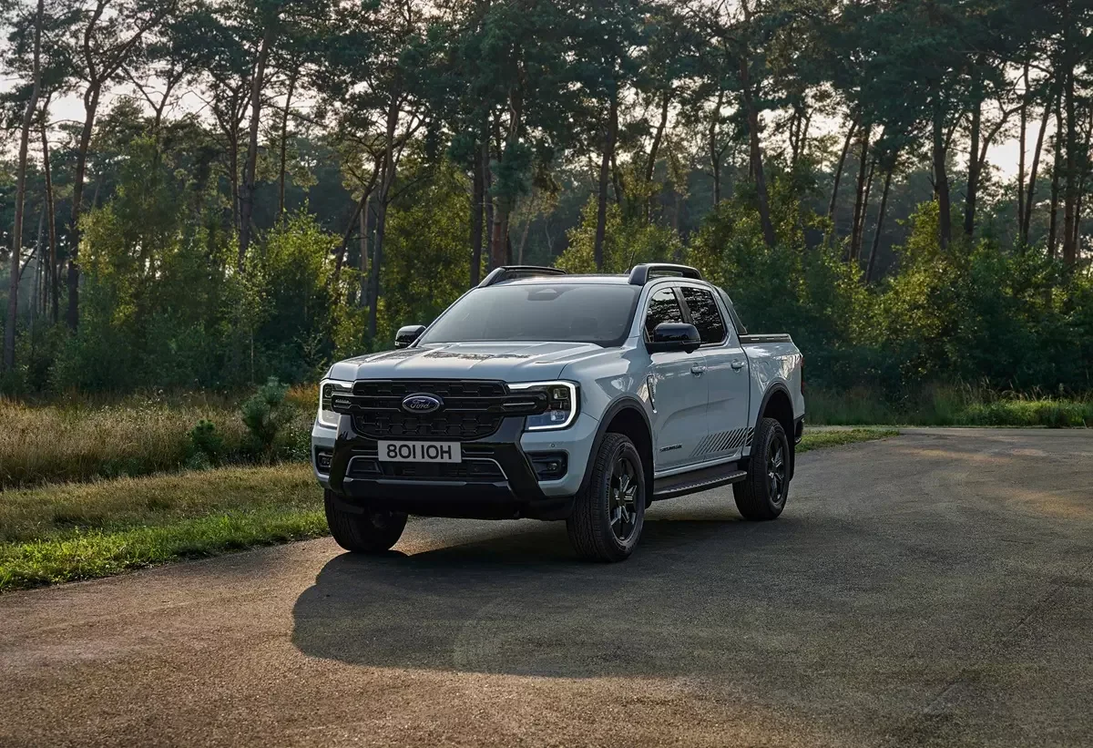 Ford Ranger H&iacute;brida Plug-in em floresta