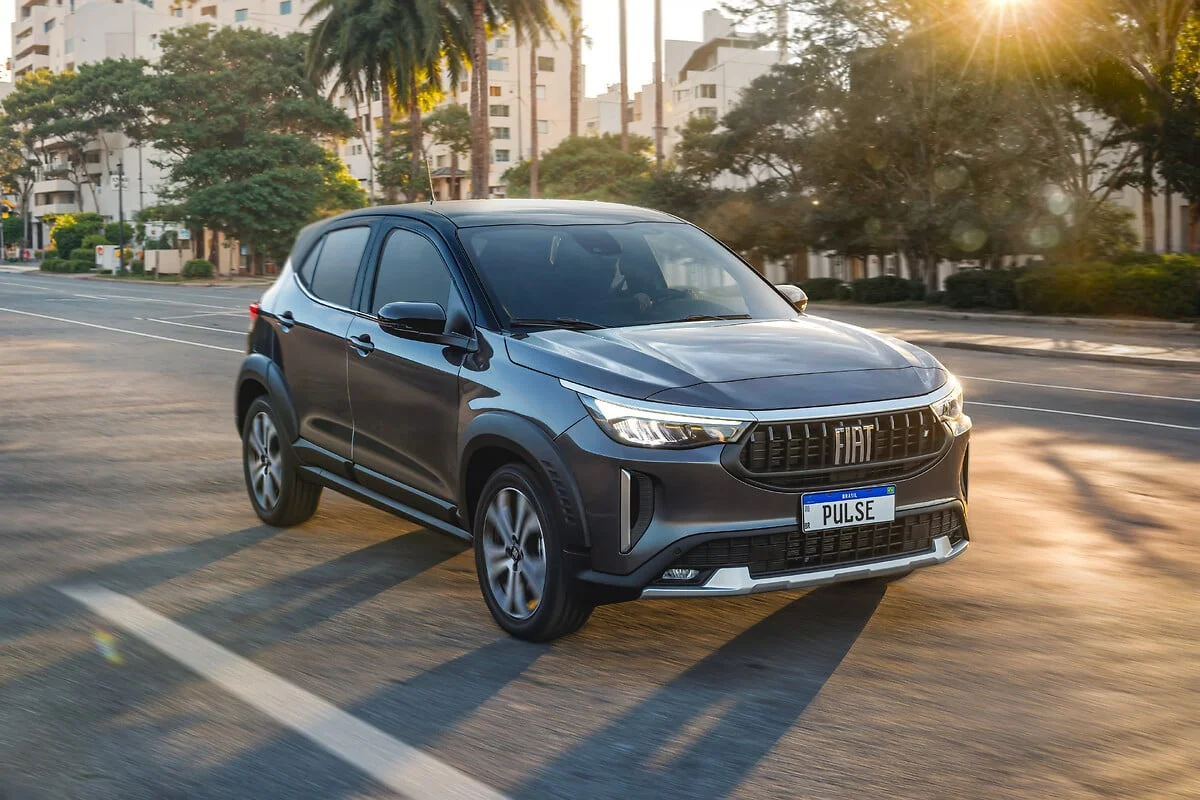 Fiat Pulse em movimento na cidade.