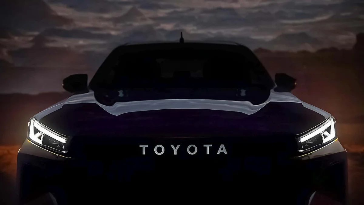 Teaser do Toyota Hilux 2026 com grade frontal visível.