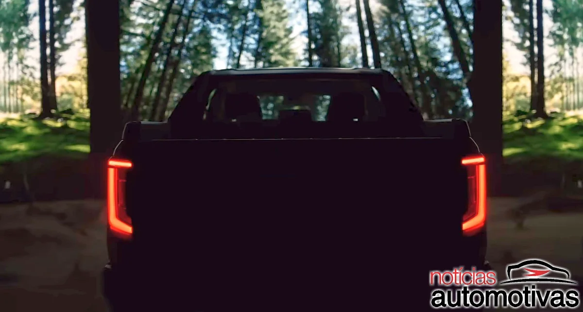 Teaser da nova Toyota Hilux 2026 com destaque para as lanternas traseiras.