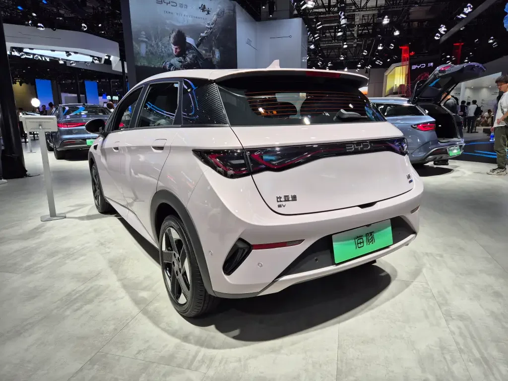 Novas op&ccedil;&otilde;es de motor e recarga do BYD Dolphin.