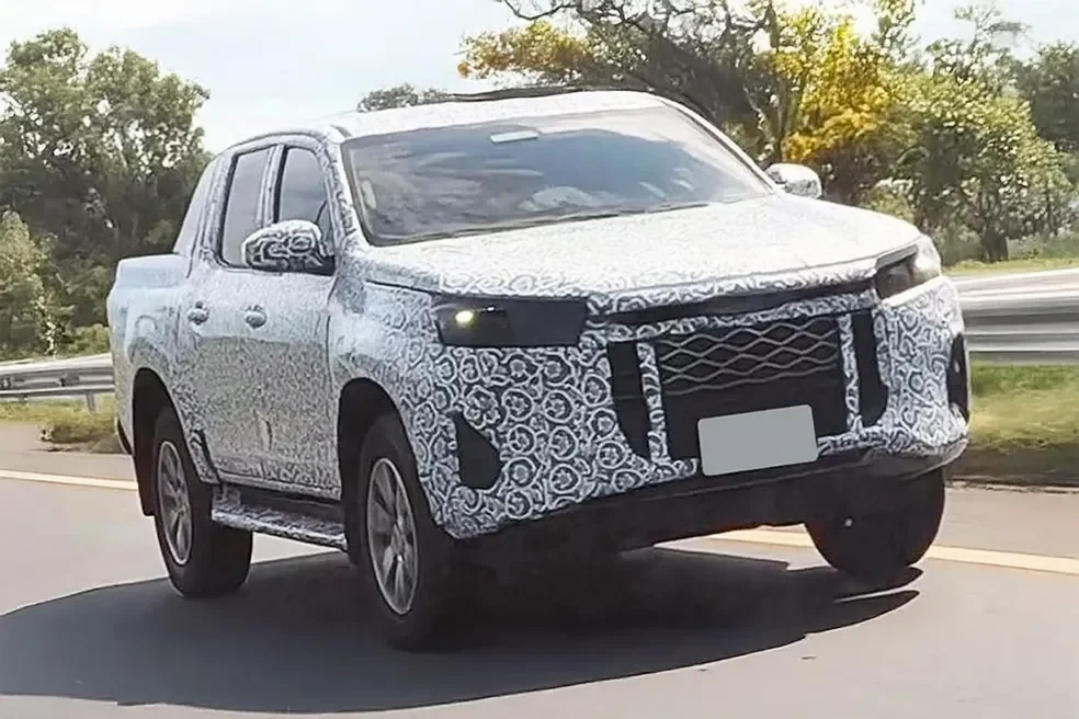 Toyota Hilux nova geração em teste