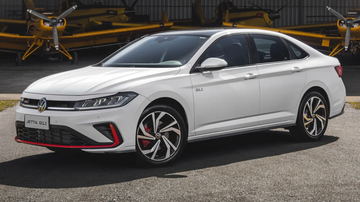 Volkswagen Jetta GLI 2026 em destaque.
