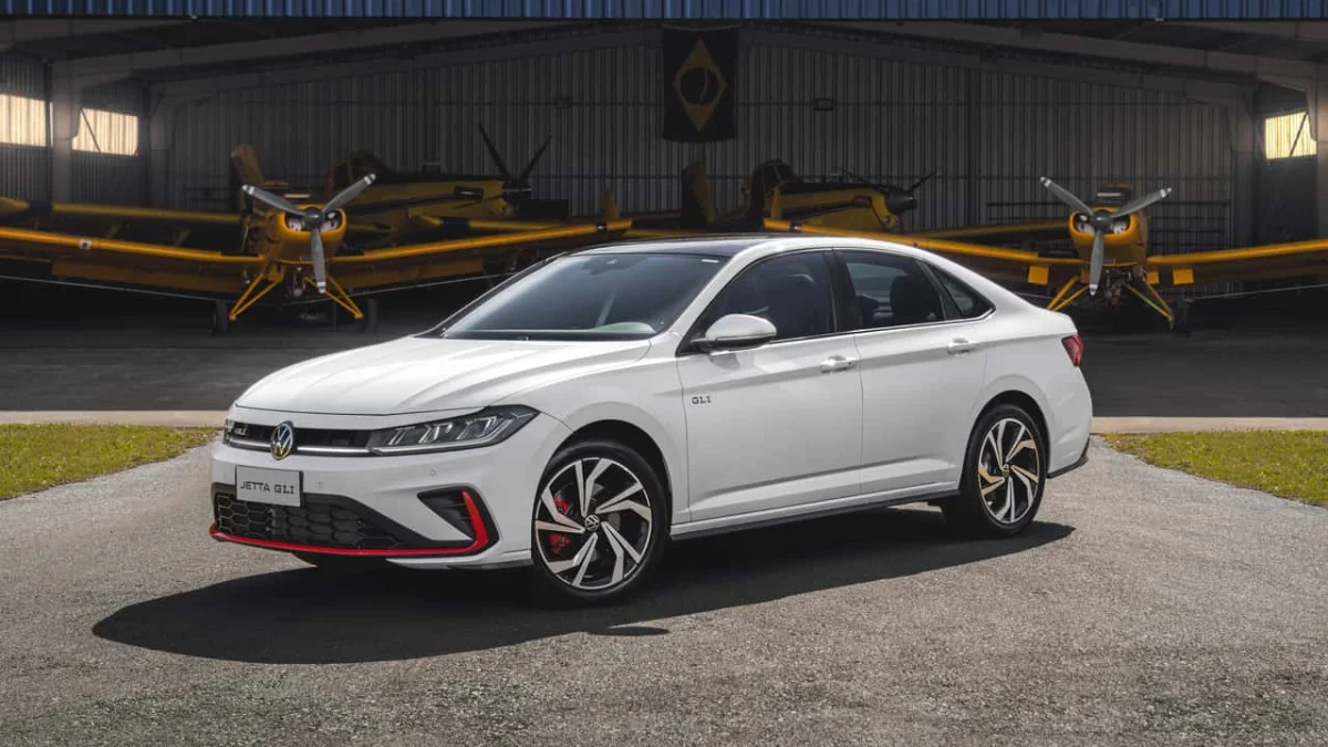 Vista frontal do Volkswagen Jetta GLI 2026.