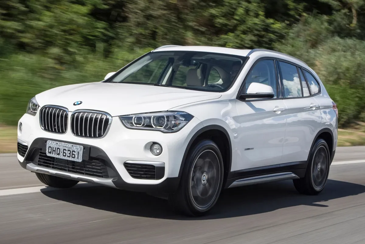 BMW X1 SDrive20i XLine 2016 em movimento