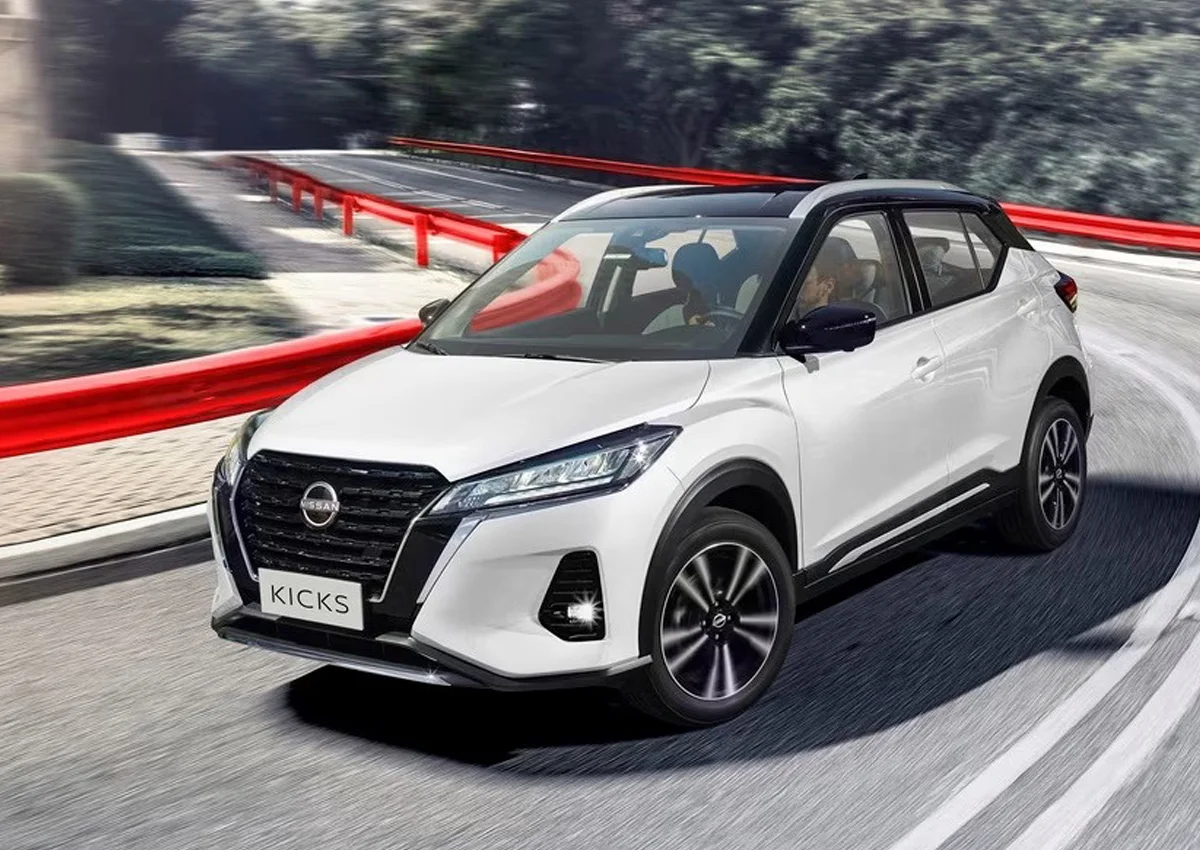 Imagem do Nissan Kicks 2024 em movimento.