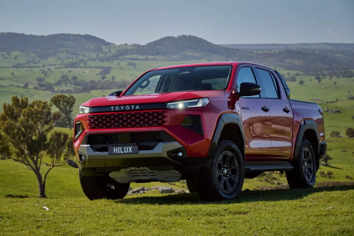 Toyota Hilux em uma paisagem rural na Austrália.
