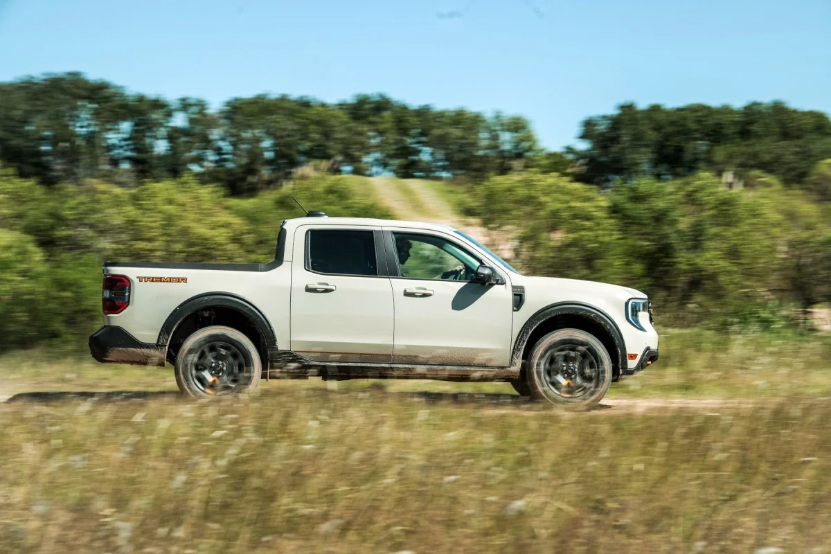 Ford Maverick Tremor em movimento