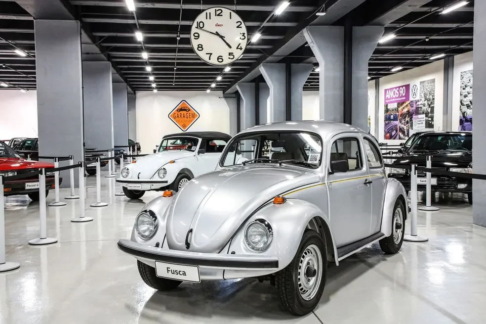 Carros clássicos em exposição