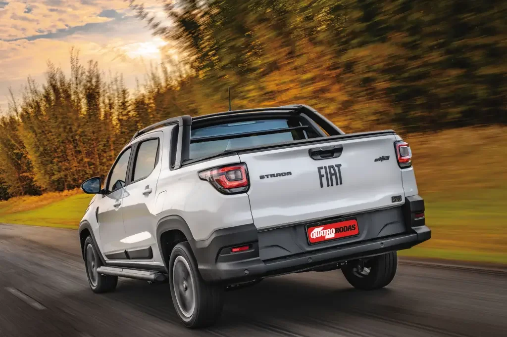 Fiat Strada atual em estrada