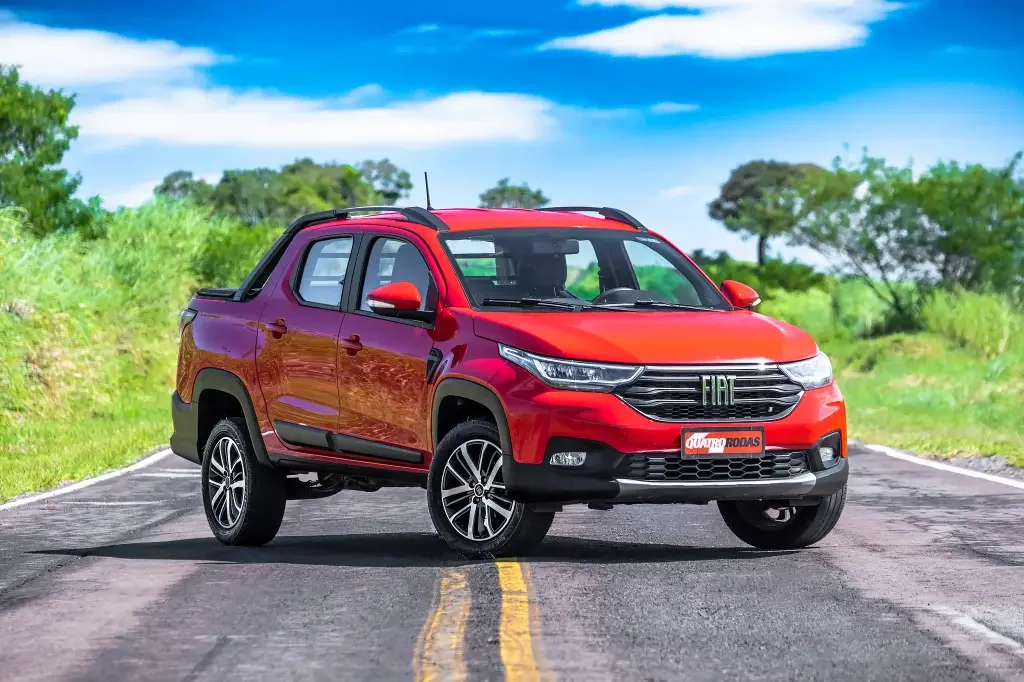 Nova picape Fiat Strada em campo
