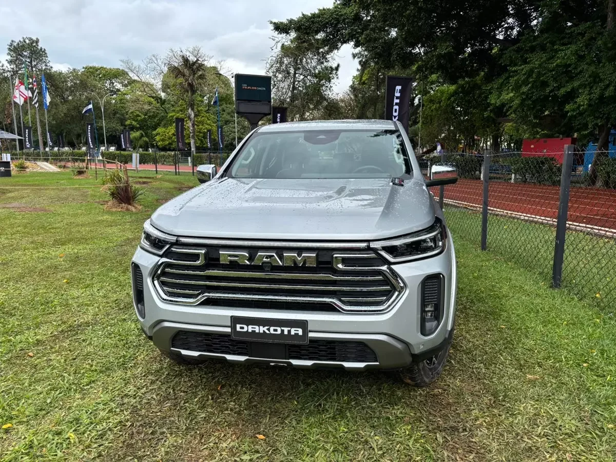 Traseira da Ram Dakota Laramie 2026