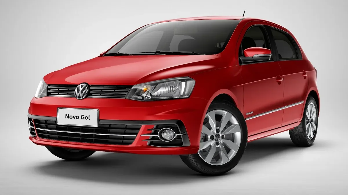 Volkswagen Gol G7, vermelho.