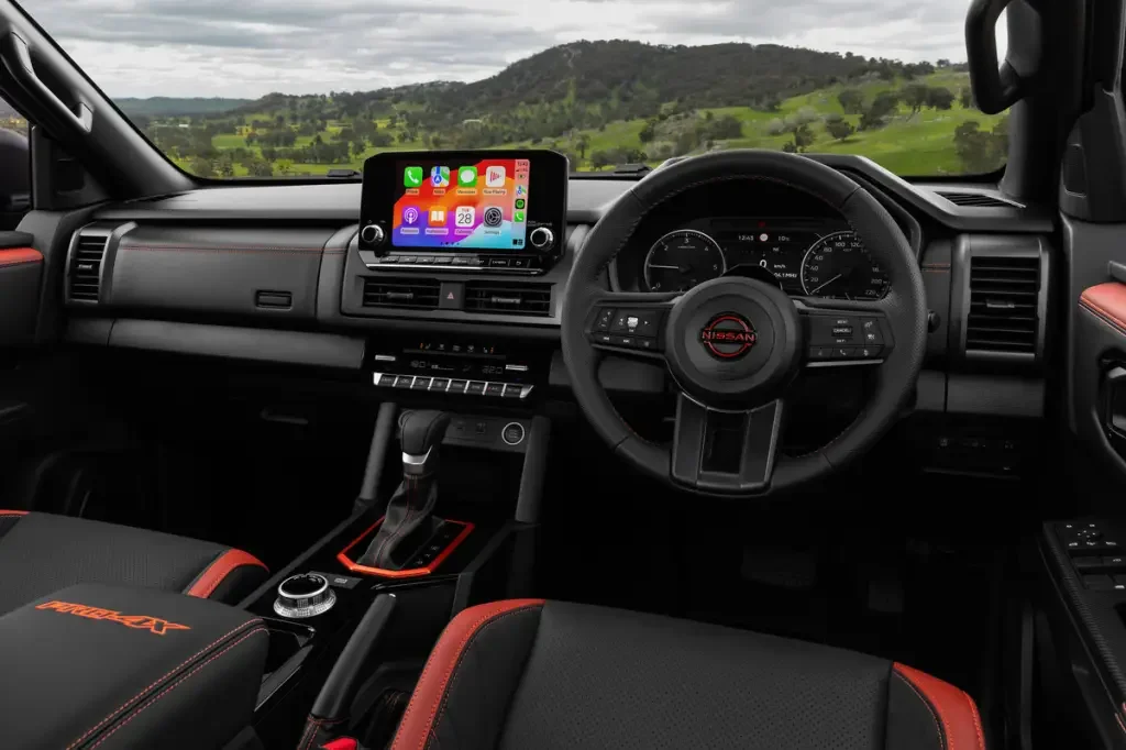 Interior moderno da Nissan Frontier 2026