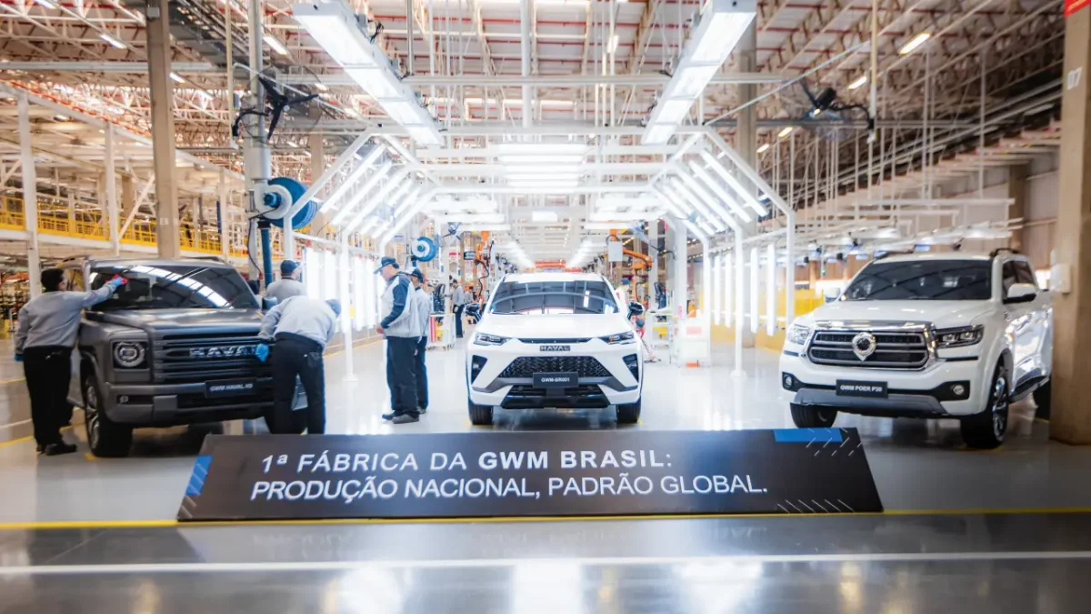 F&aacute;brica da GWM no Brasil com carros novos em exibi&ccedil;&atilde;o.