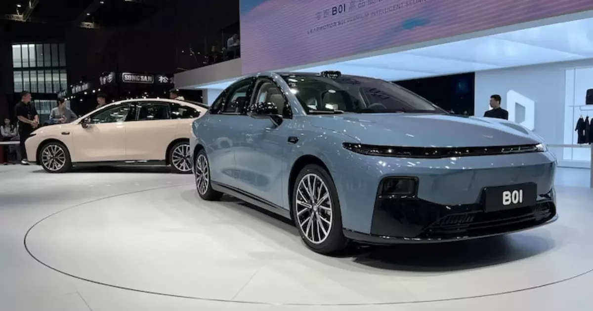 Carros em uma exposi&ccedil;&atilde;o automotiva na China.