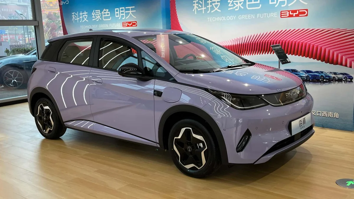 Novo BYD Dolphin 2027 exposto na China.