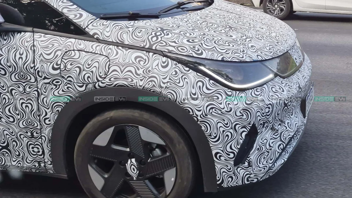 BYD Dolphin 2027 flagrado em testes no Brasil, com camuflagem.