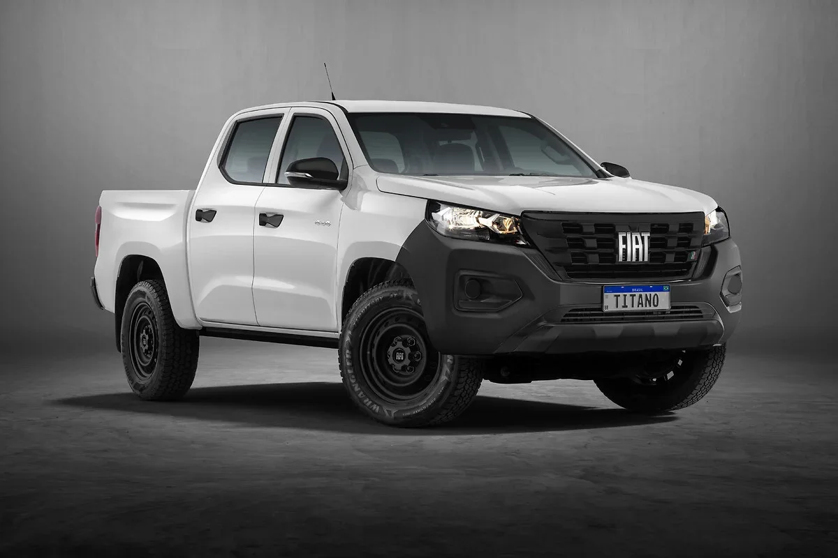 Fiat Titano Endurance 2025 em fundo cinza.
