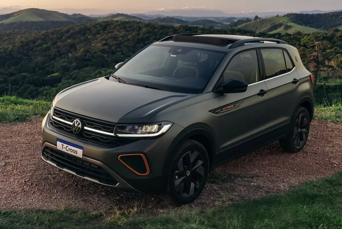 Volkswagen T-Cross em uma paisagem montanhosa