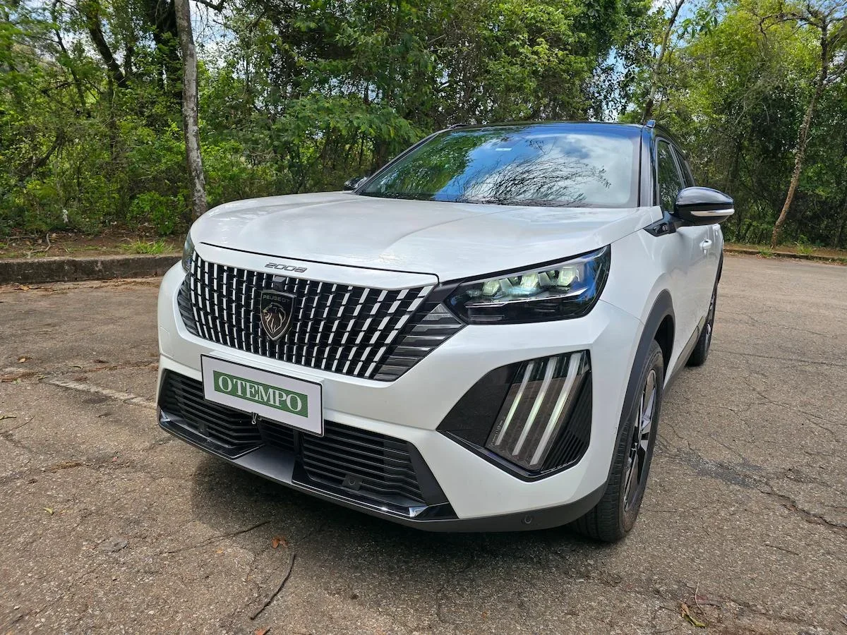 Peugeot 2008 GT híbrido SUV compacto