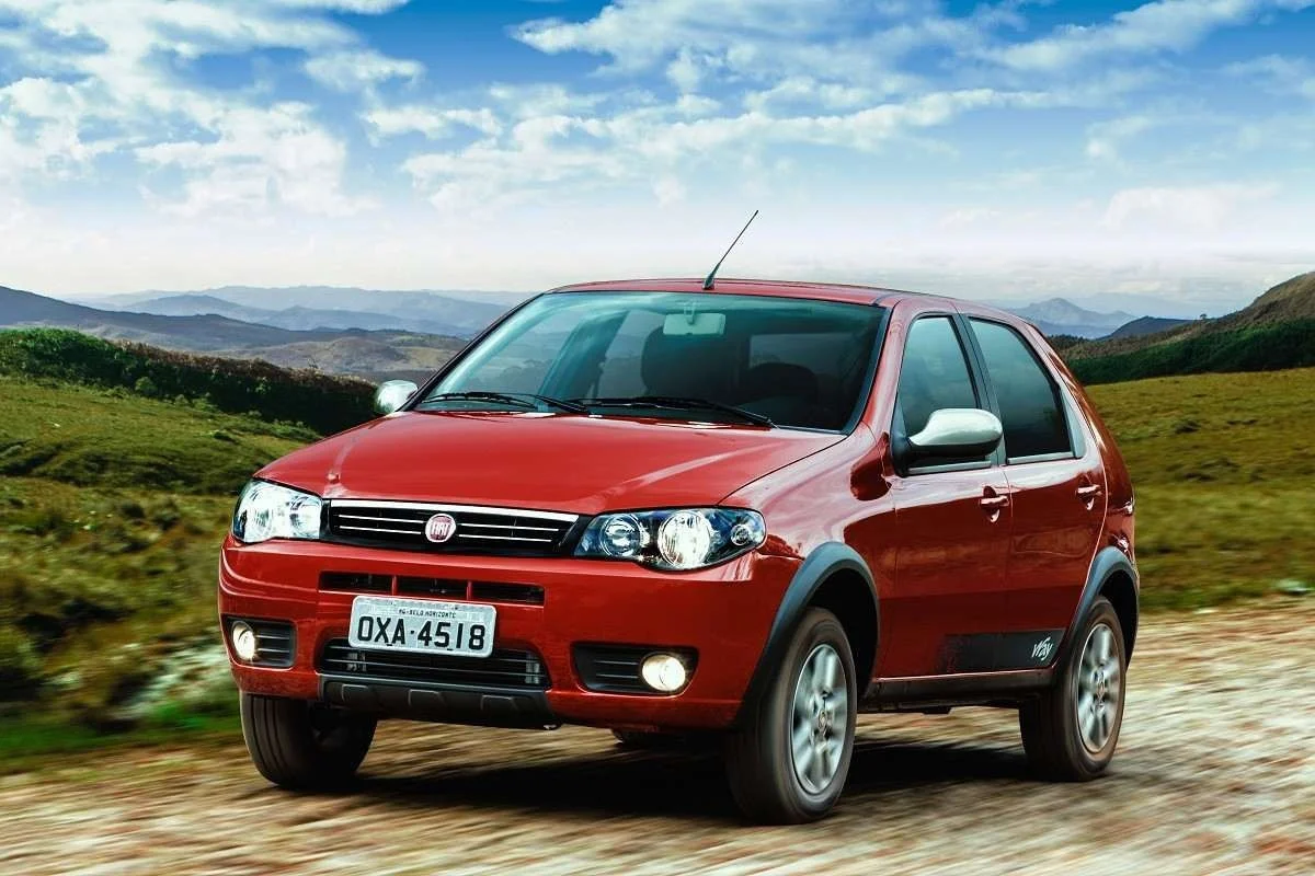 Fiat Palio Way vermelho.