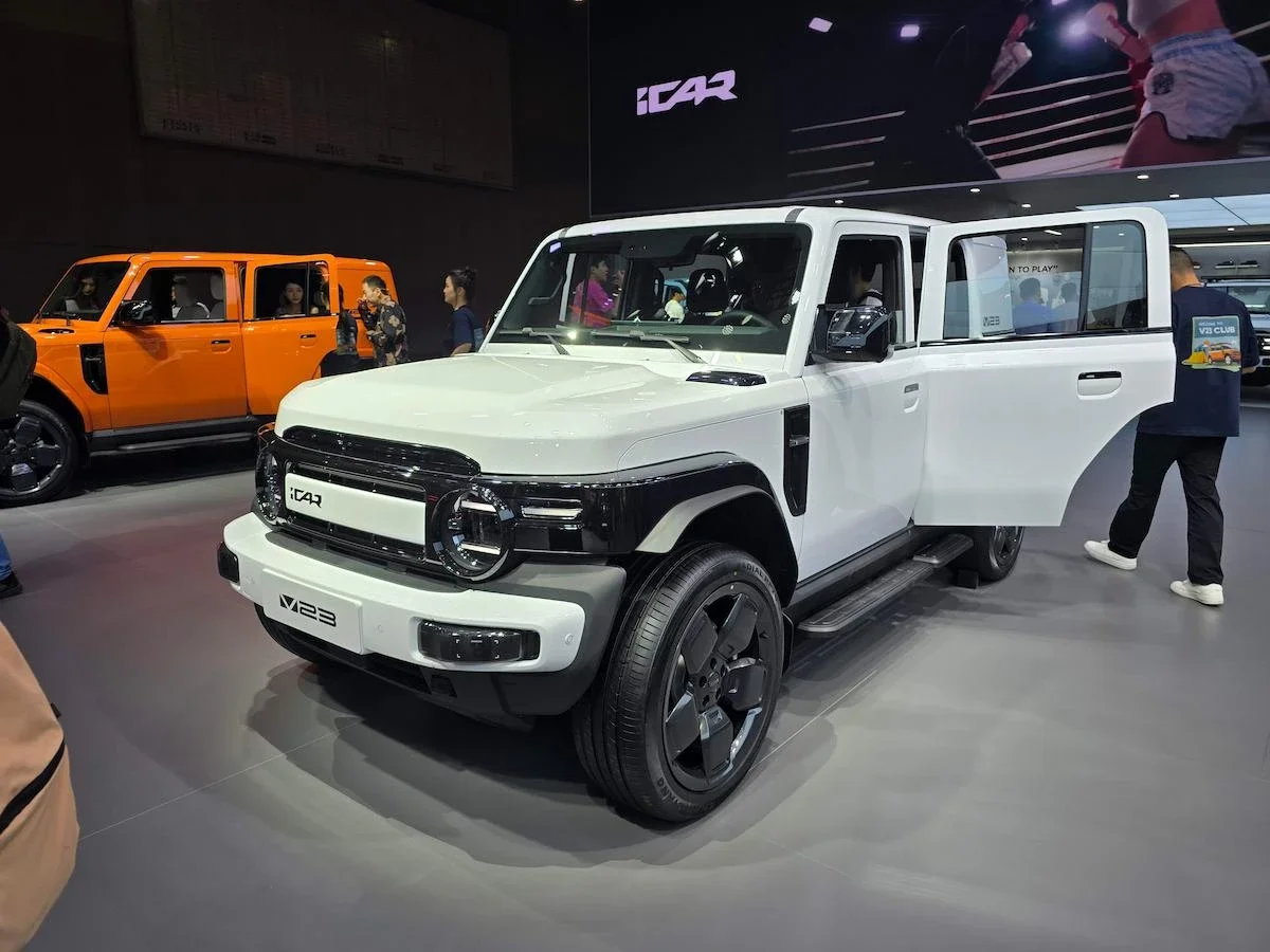 Modelo de carro el&eacute;trico ICAR V23 no sal&atilde;o de autom&oacute;veis.