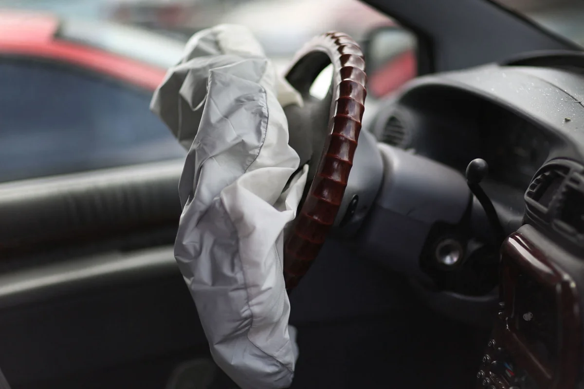 Airbag de um carro ativado.