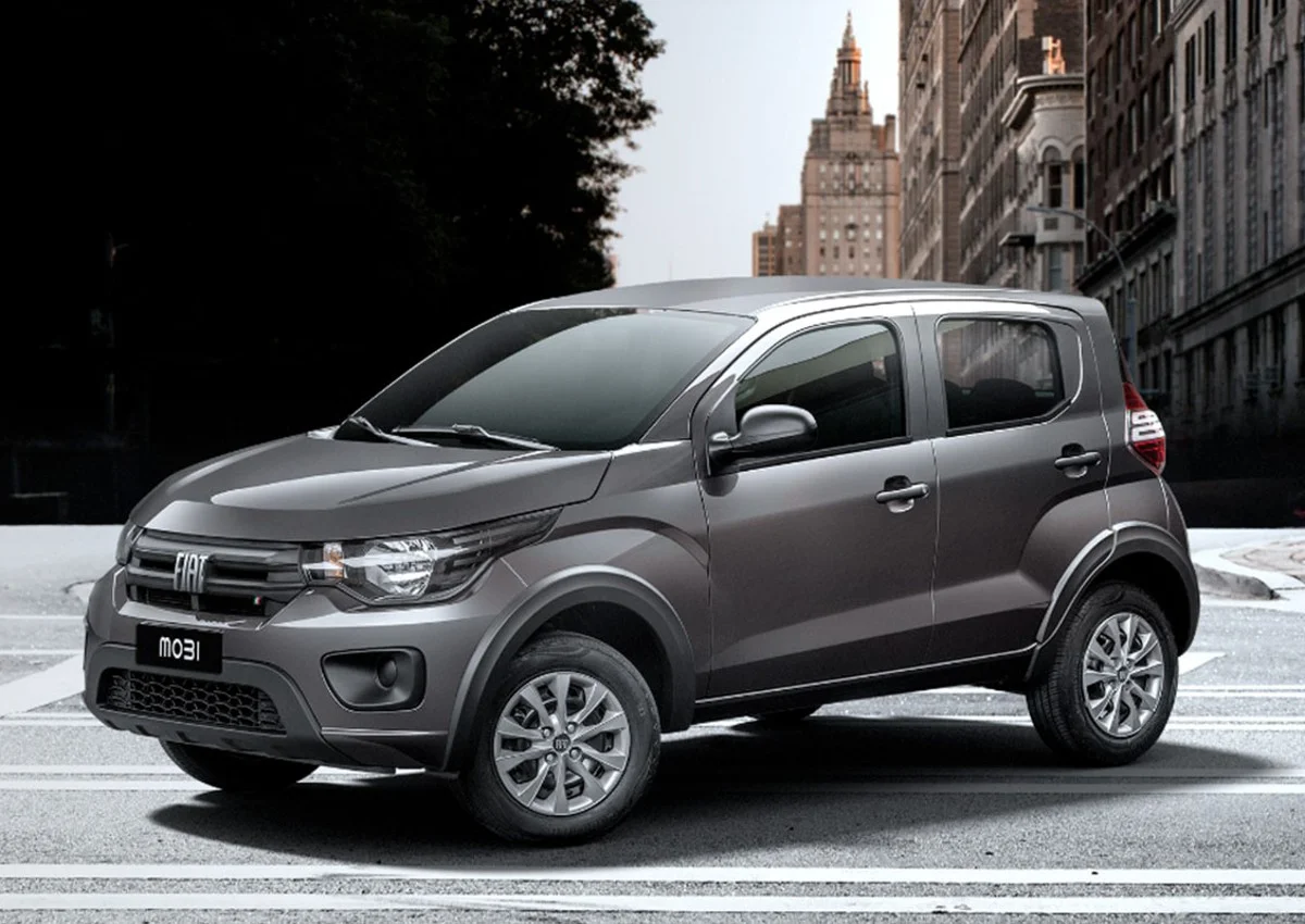 Fiat Mobi Like 2024 cinza em ambiente urbano