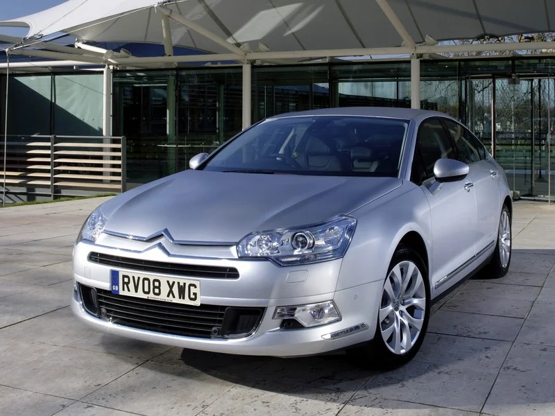Fiat Marea Turbo cinza estacionado
